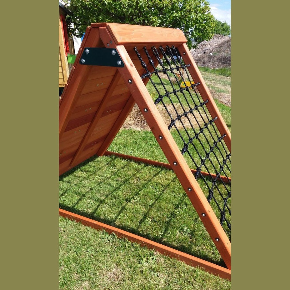 Wooden climbing frame wth cargo scramble net