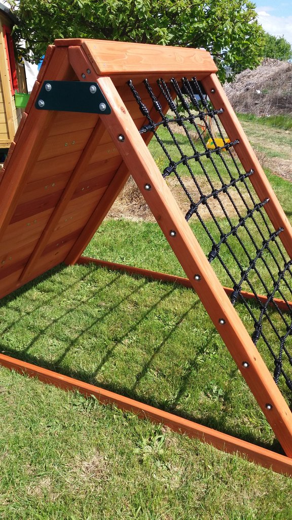 Climbing frame; Rock wall & scramble net